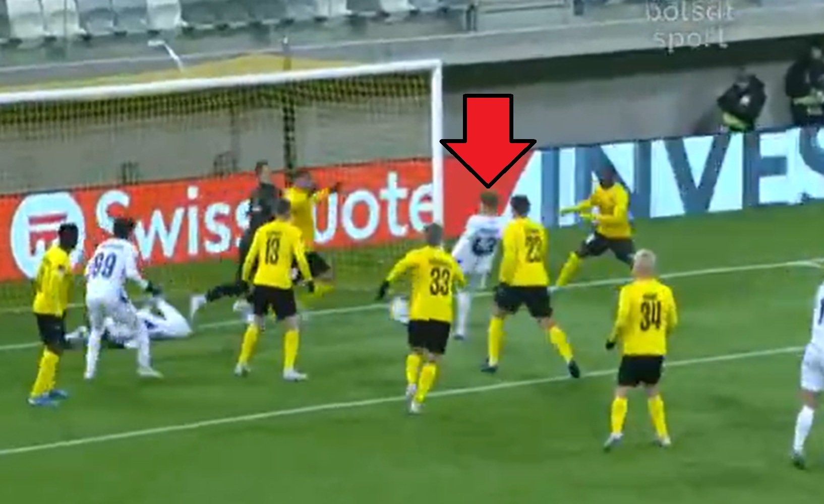 Ogromne zamieszanie. Pomocnik Lecha napoczął Finów [WIDEO]