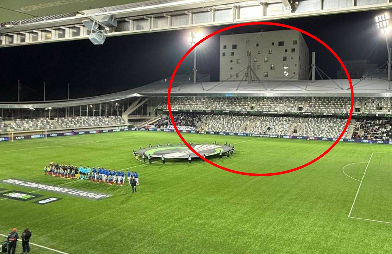 Minus 14 stopni. Przygnębiające obrazki z meczu Lecha