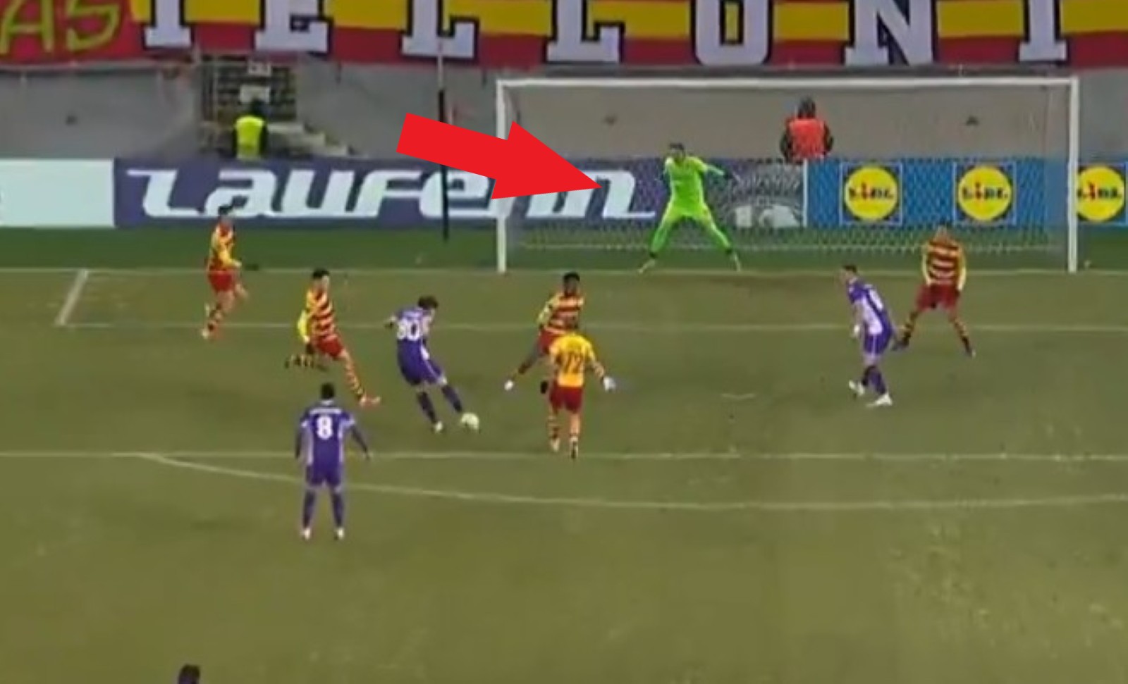 Ależ to wyjął. Spektakularna parada bramkarza Jagiellonii