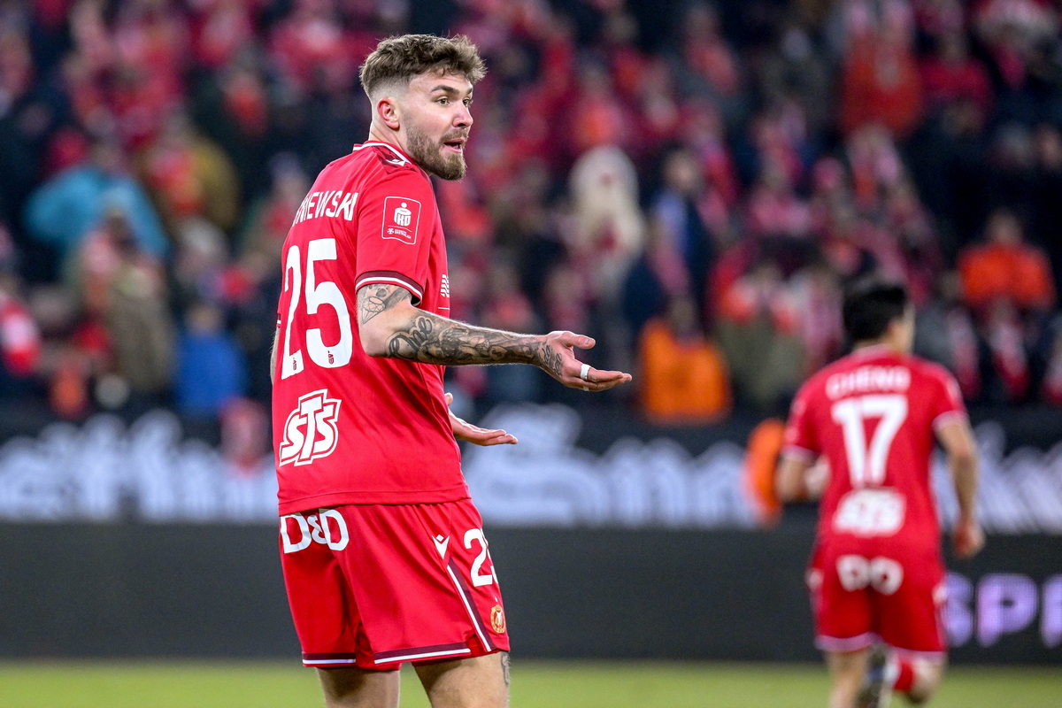 "Szokuje mnie". Wiśniewski wprost o transferze do Widzewa