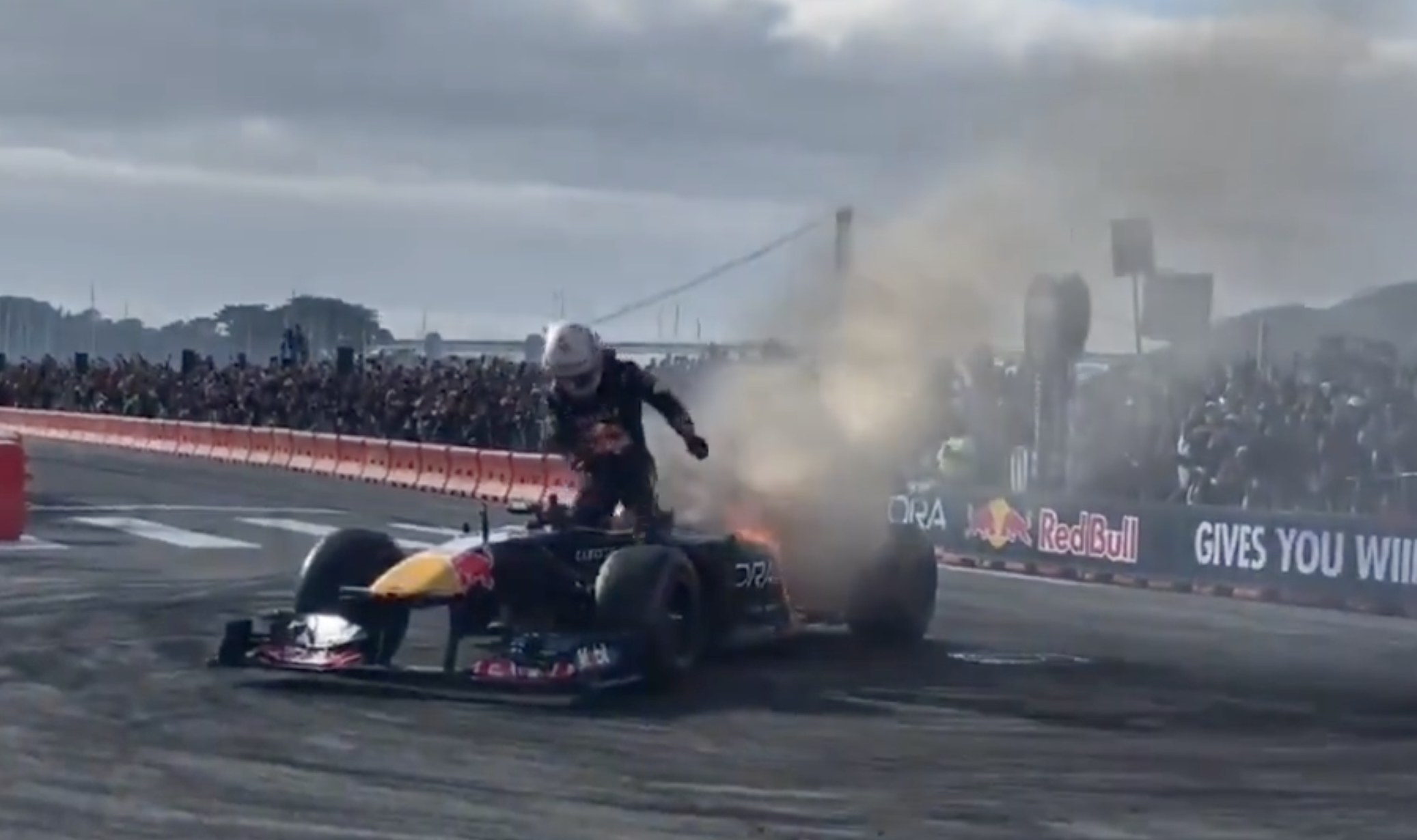 Sceny podczas pokazu. Bolid F1 stanął w płomieniach