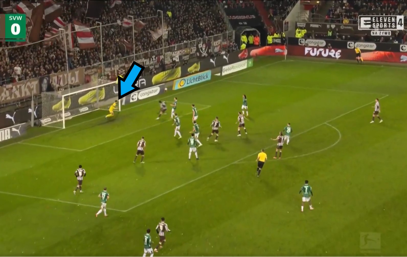 Fatalny kiks bramkarza w Bundeslidze. Długo tego nie zapomni [WIDEO]