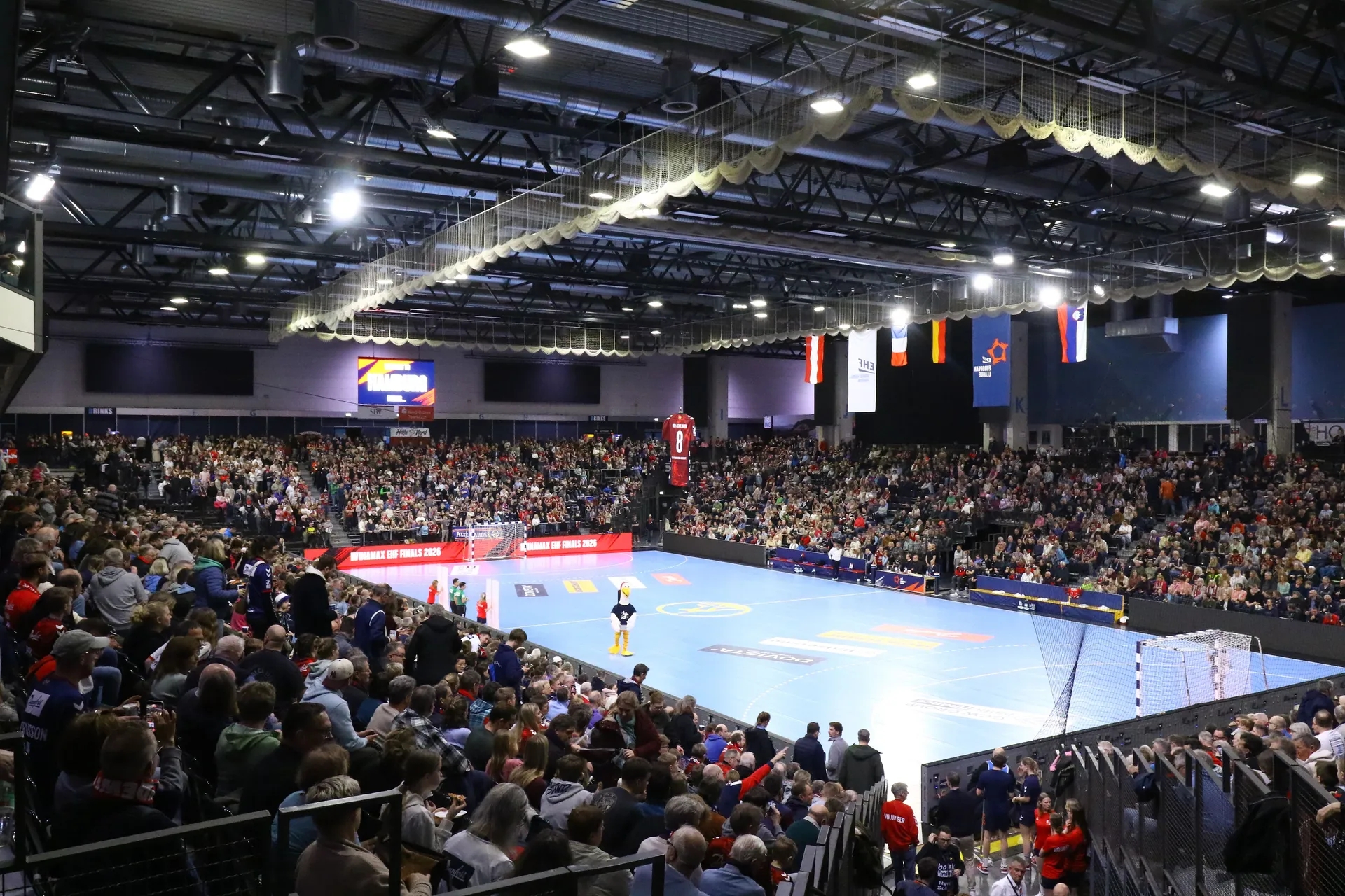 Halę opanowała przytłaczająca cisza. Chwilę wcześniej doszło do tragedii