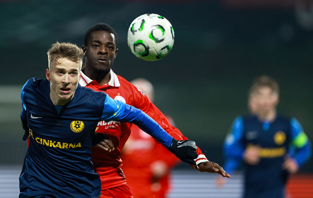 10 goli w dwumeczu. Łukasz Bejger gra dalej