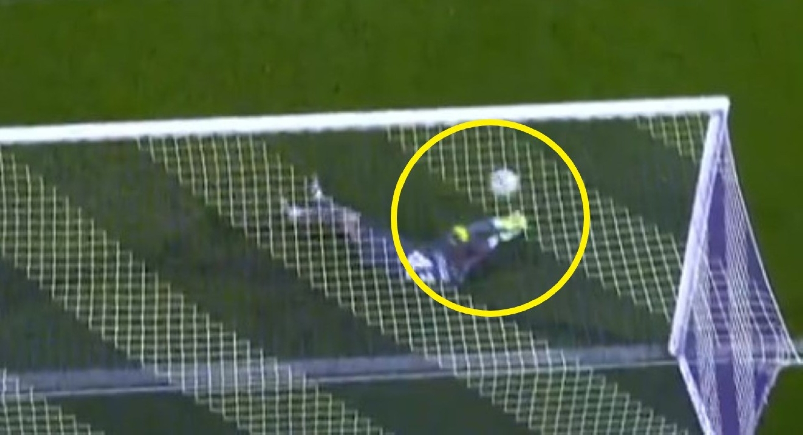 De Gea popełnił koszmarny błąd. Ale gol "Jagi" na 4:2