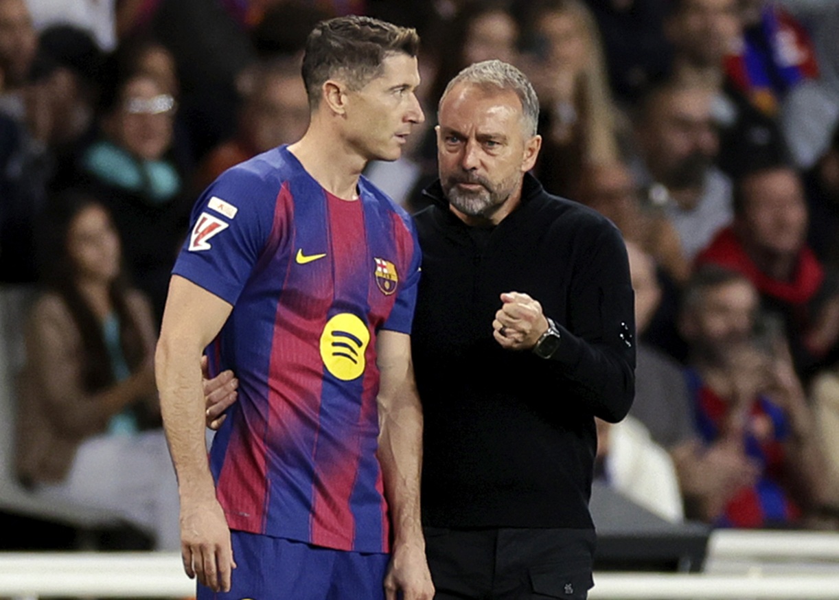 Hiszpanie nie patyczkują się. Piszą, jaki problem Flick ma z Lewandowskim