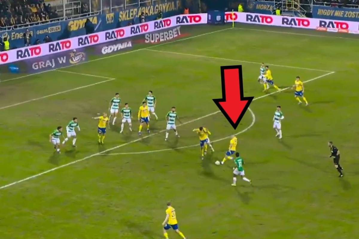 Kapitalny gol 19-latka w derbach Trójmiasta. Co za strzał [WIDEO]