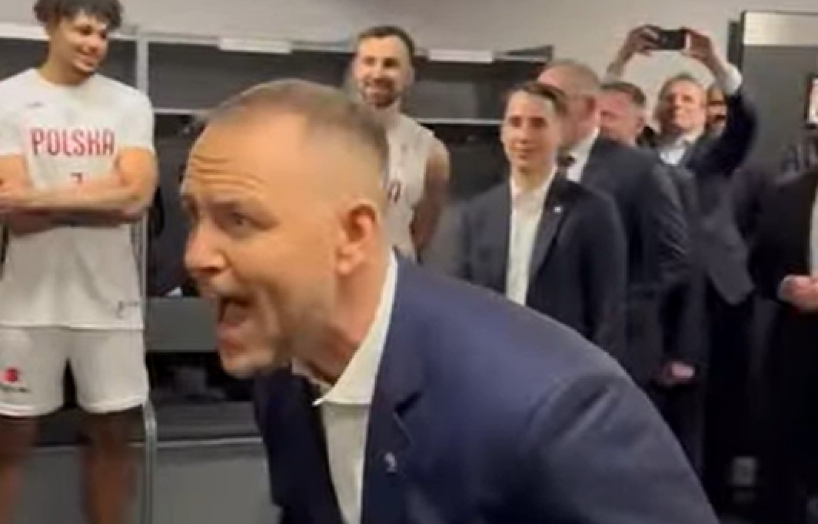 Po szalonym meczu Polaków Nawrocki wszedł do szatni. Jest nagranie
