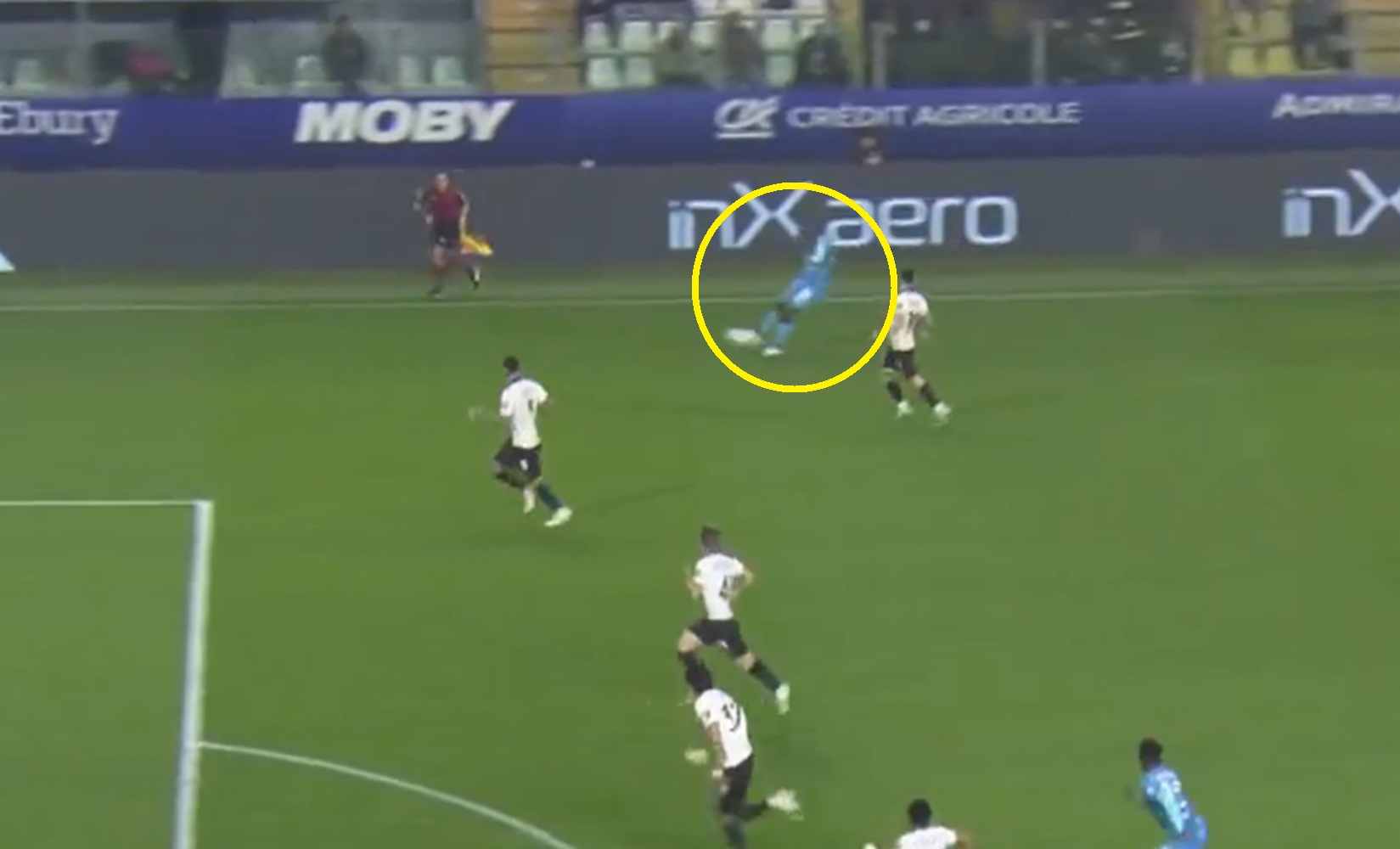 Bramka roku? Niewiarygodne trafienie. Jest nagranie