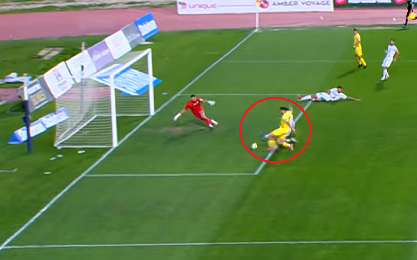 Polak odmienił losy meczu na Cyprze. Najpierw asysta, później gol [WIDEO]