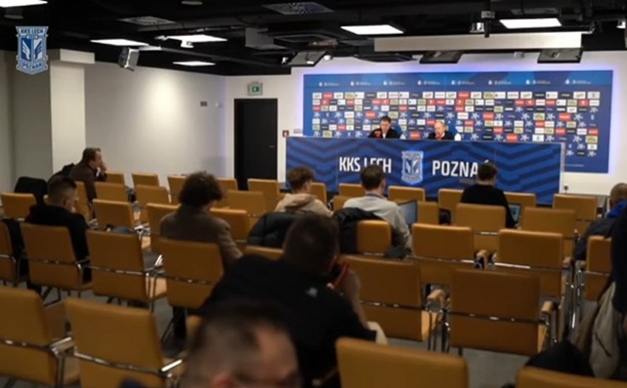 Kabaret na konferencji Lecha. Trener: Co tu się dzieje?!