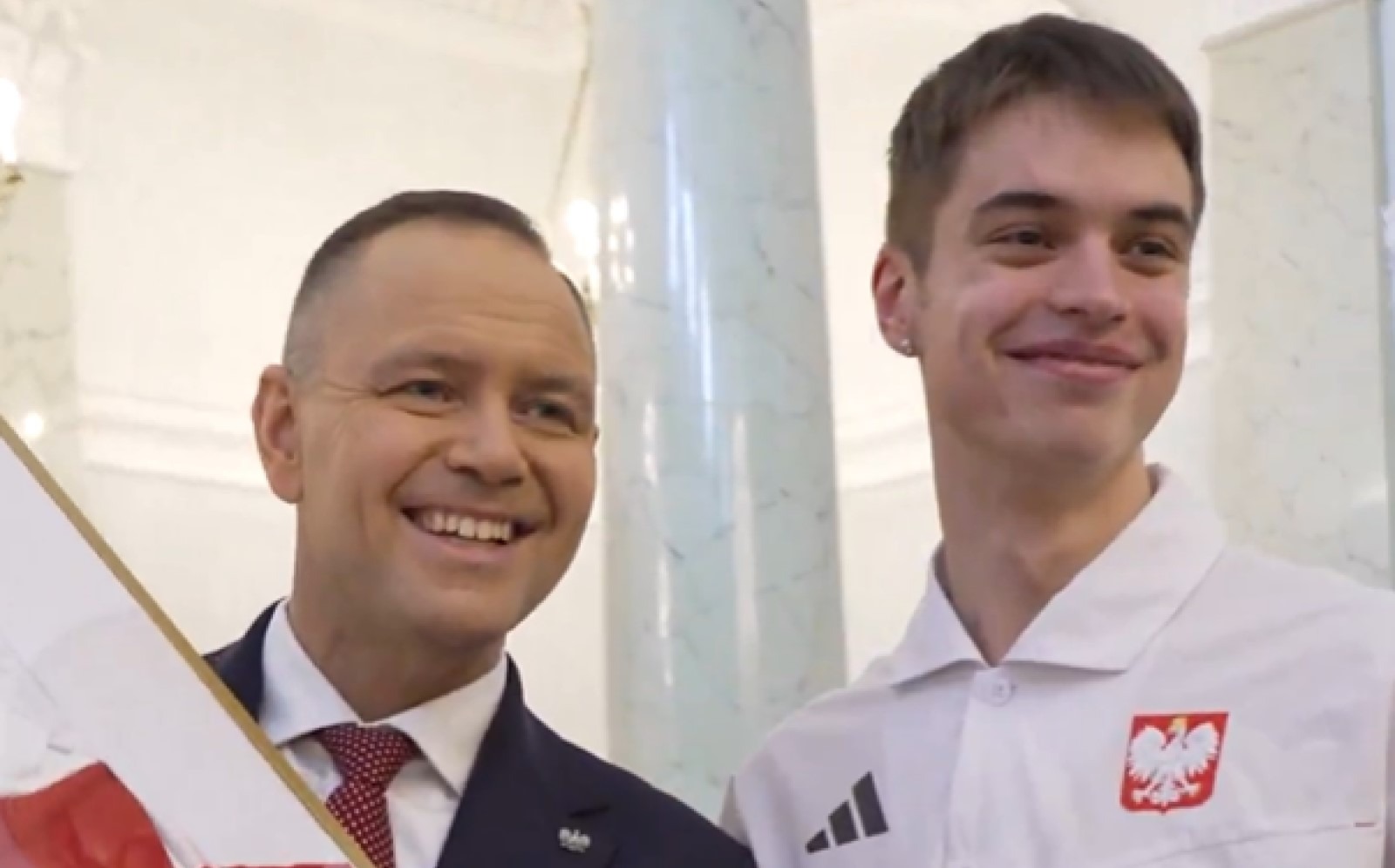 Olimpijczycy odwiedzili prezydenta. Wiadomo, co Nawrocki dostał od medalisty