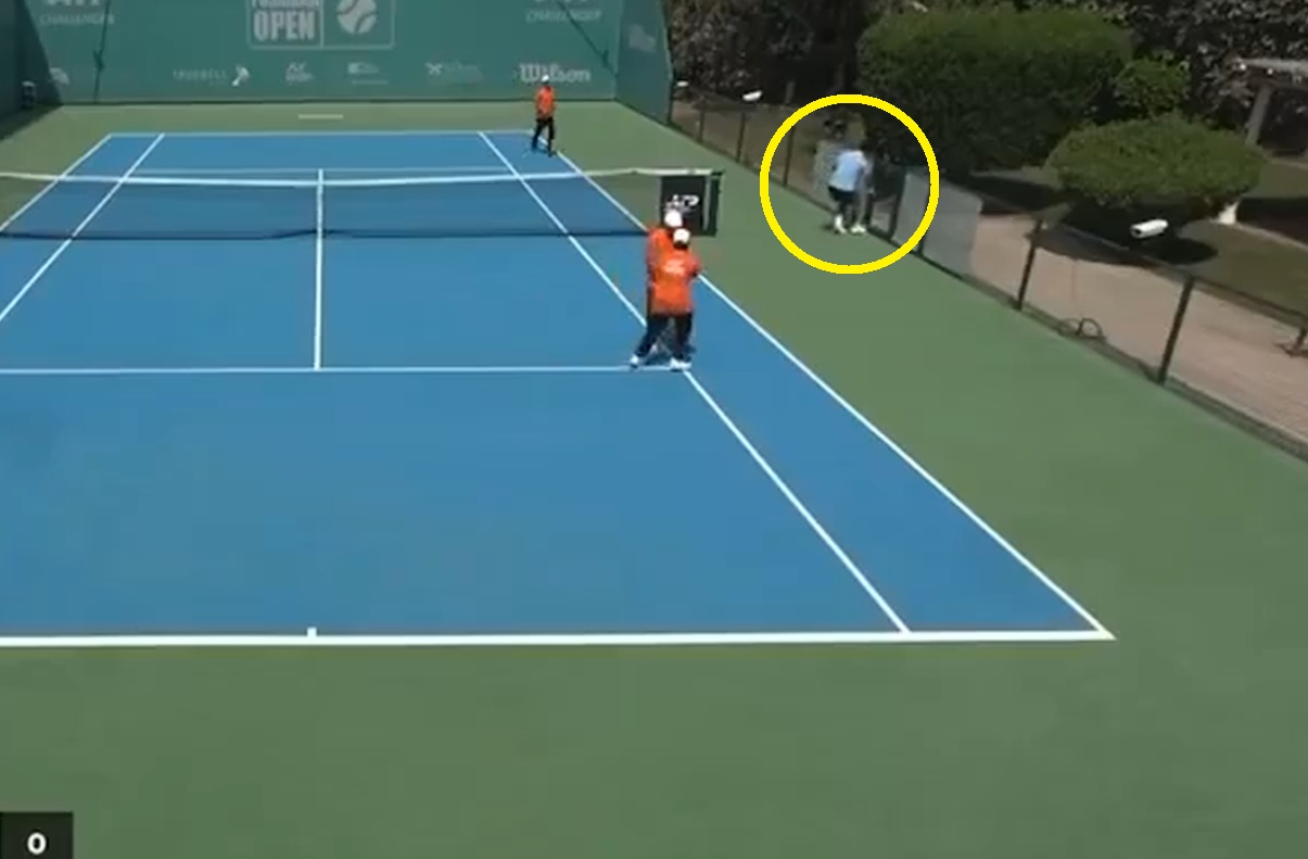 "Nie jest tu bezpiecznie". Musieli uciekać z kortu po ataku drona