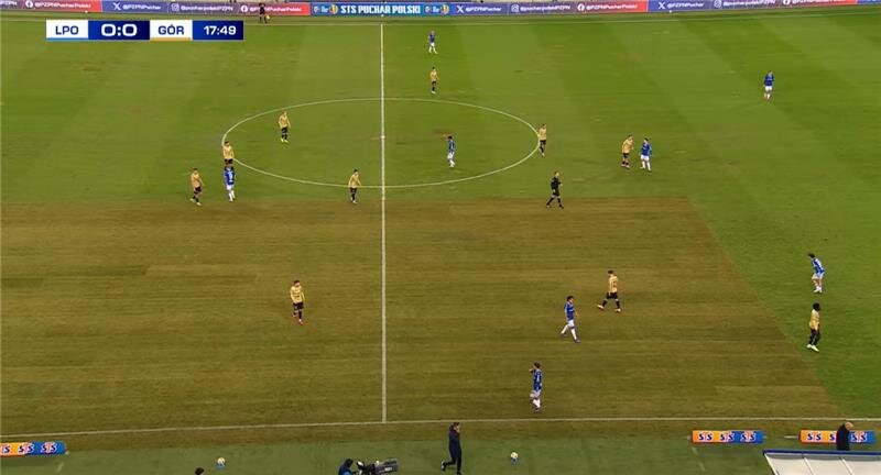 Oto murawa na stadionie w Poznaniu. Aż przykro było patrzeć