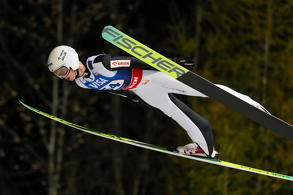 Stephan Embacher lepszy od Kacpra Tomasiaka. Dobry skok Kamila Waszka