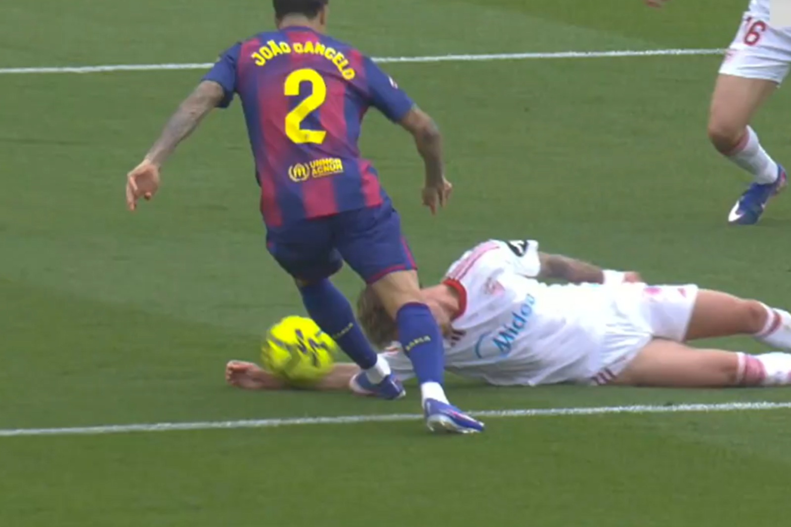 Duże zamieszanie w meczu Barcelony. Interweniował VAR [WIDEO]