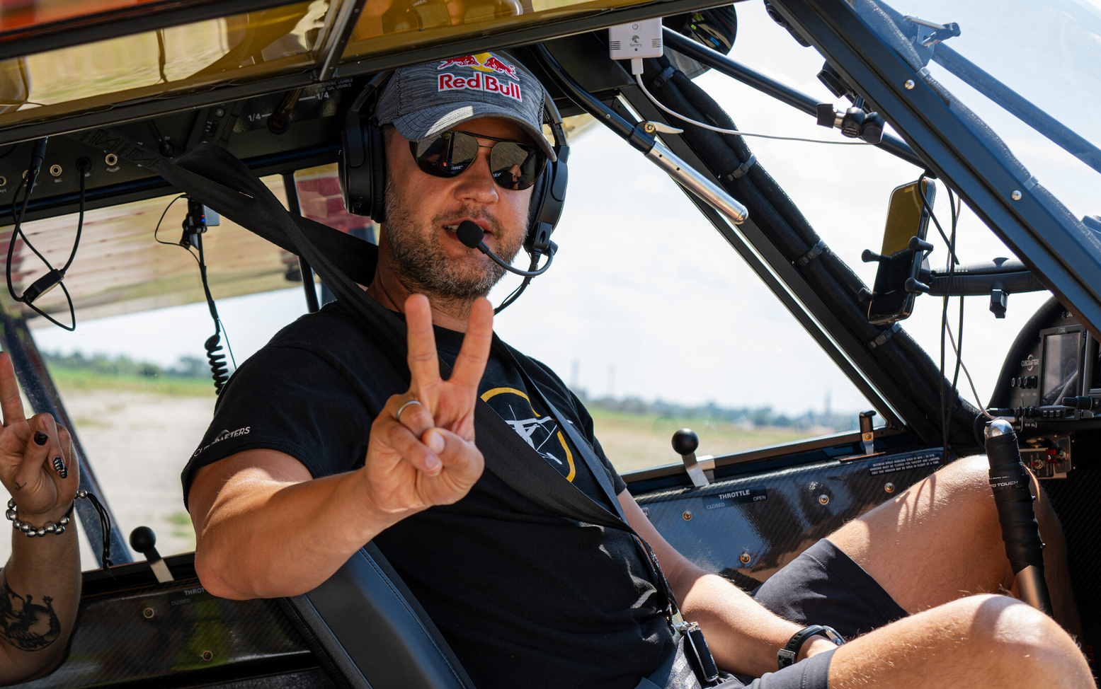 Samoloty polskiego mistrza utknęły na Bliskim Wschodzie. "Sytuacja jest mało ciekawa"