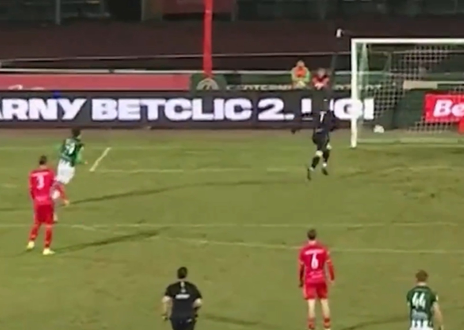 Futbolowe jaja w polskiej lidze. Co oni wyczyniali?! [WIDEO]