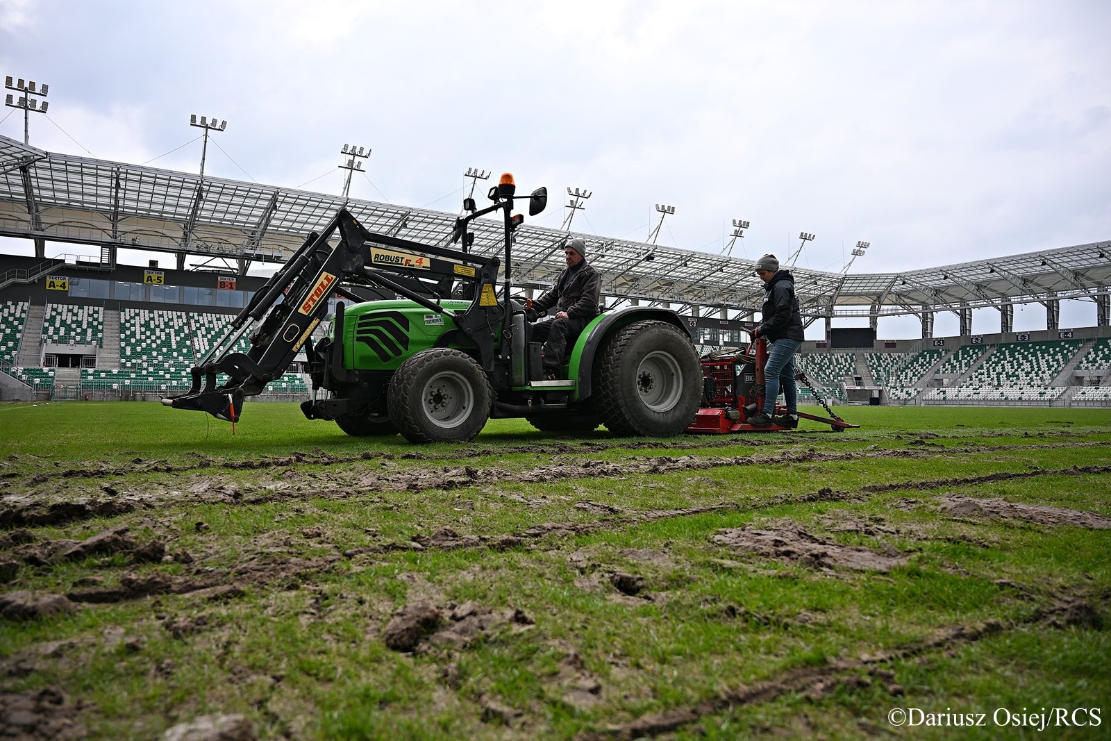 W Radomiu wymieniają murawę. Podano dokładną kwotę