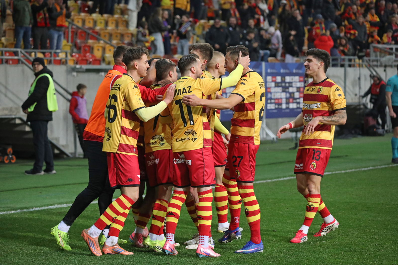 PKO Ekstraklasa: zmiana lidera! Co ścisk na szczycie, zobacz tabelę