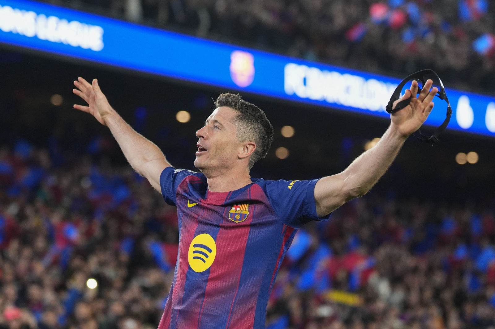 "Lewy" w czołówce z najlepszymi! W rankingu pokonał legendy