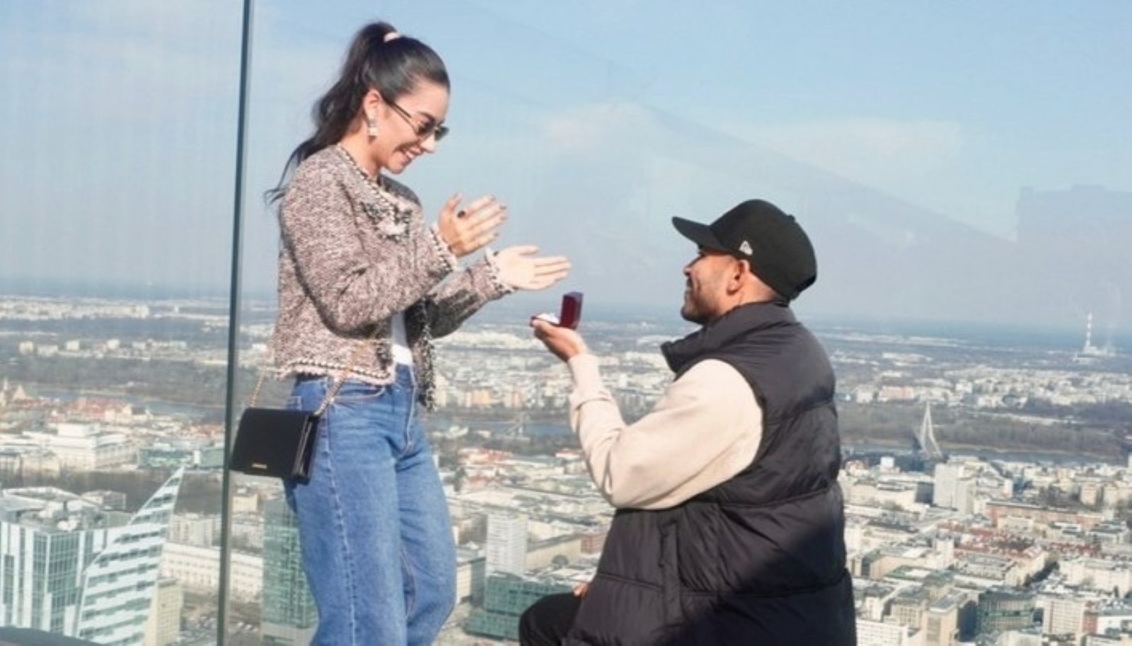 Byli 230 metrów nad ziemią. Nagle padł na kolano
