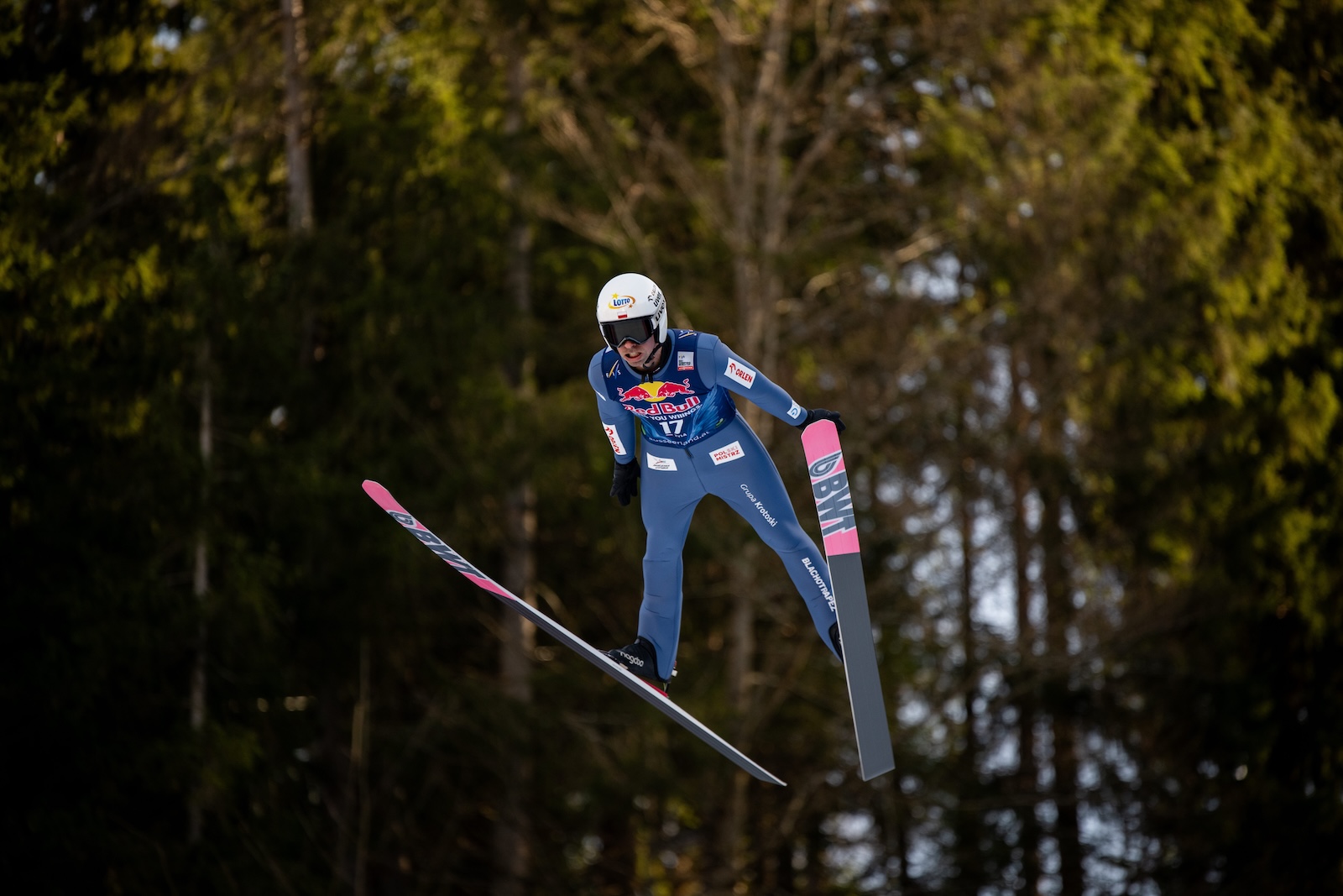 Nieudany początek Polaków w Vikersund. Fenomenalny Domen Prevc