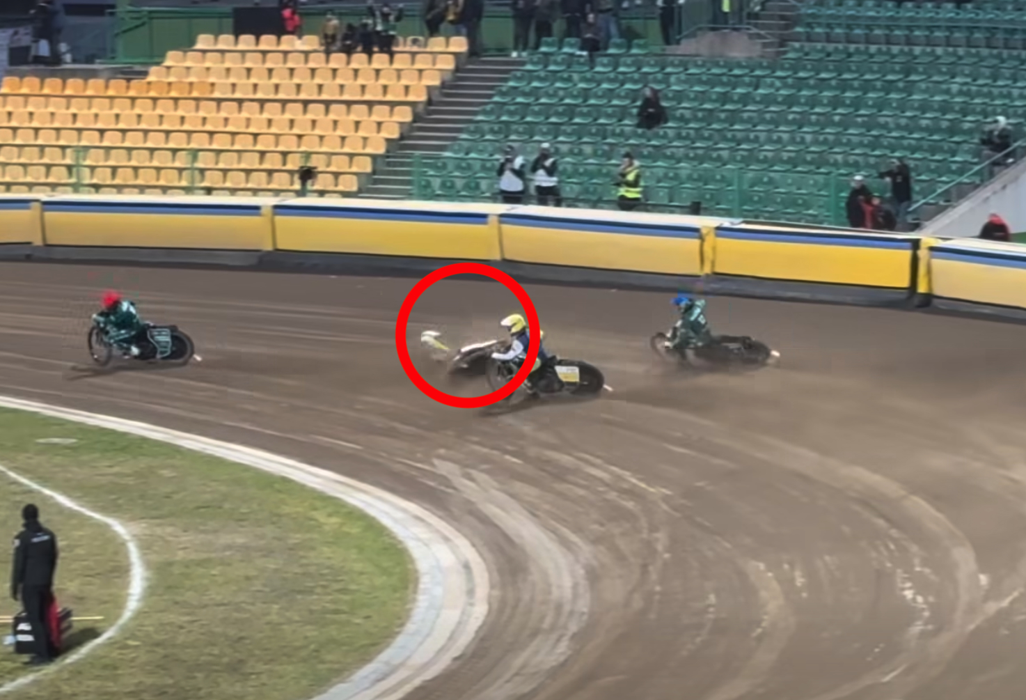 Żużel. Pechowy upadek Antoniego Kawczyńskiego. Zobacz, jak do tego doszło