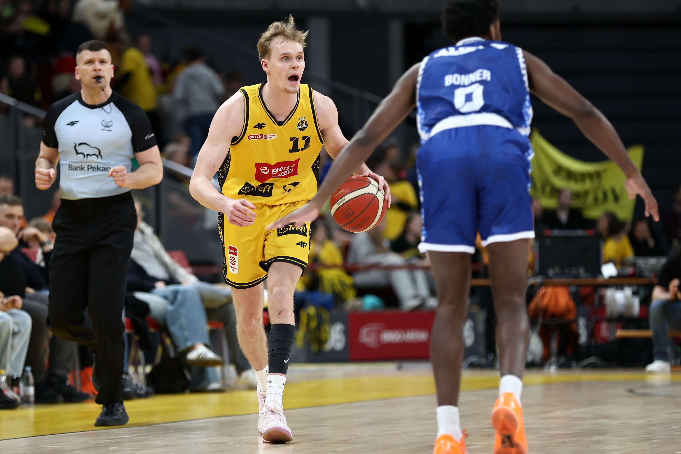AMW Arka Gdynia ogłosiła transfer. Wyciągnęła zawodnika "zza miedzy"