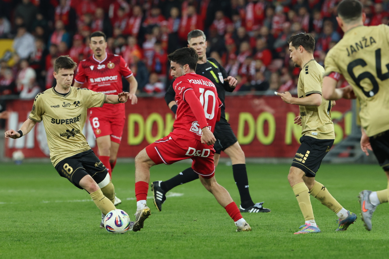 Im strzelać nie kazano. Bezbarwna kopanina w Łodzi Widzewa z Górnikiem