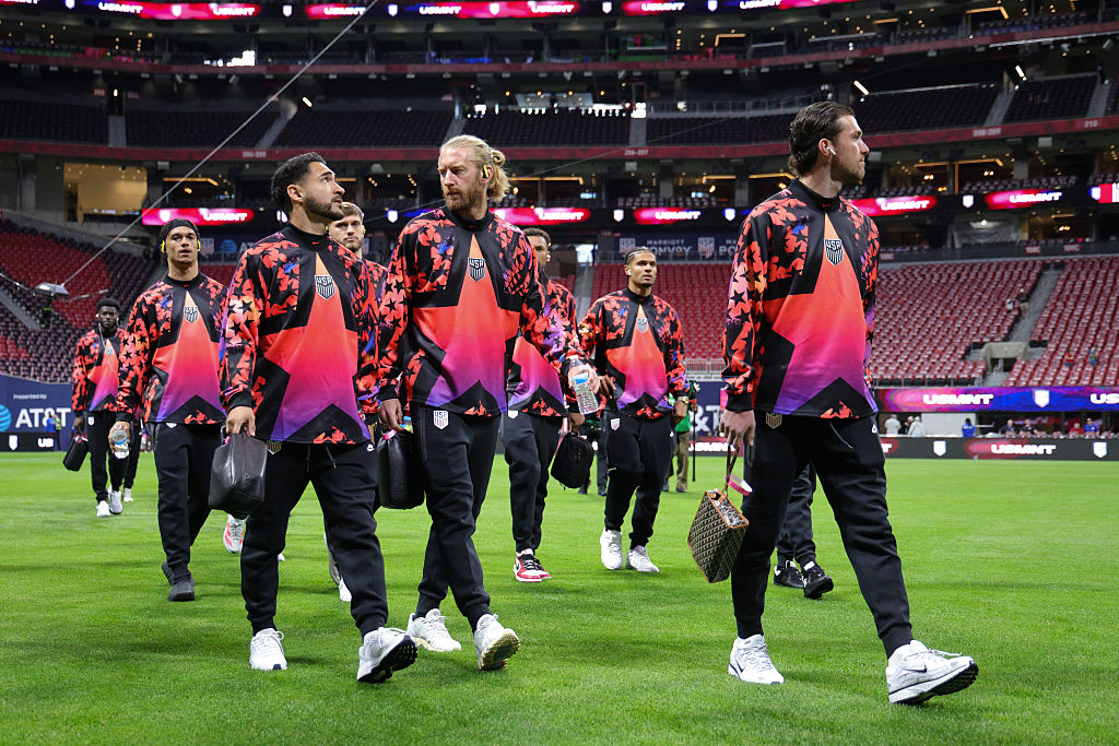 Problem Amerykanów z koszulkami. Chcieli z hotelu sprowadzić nowe