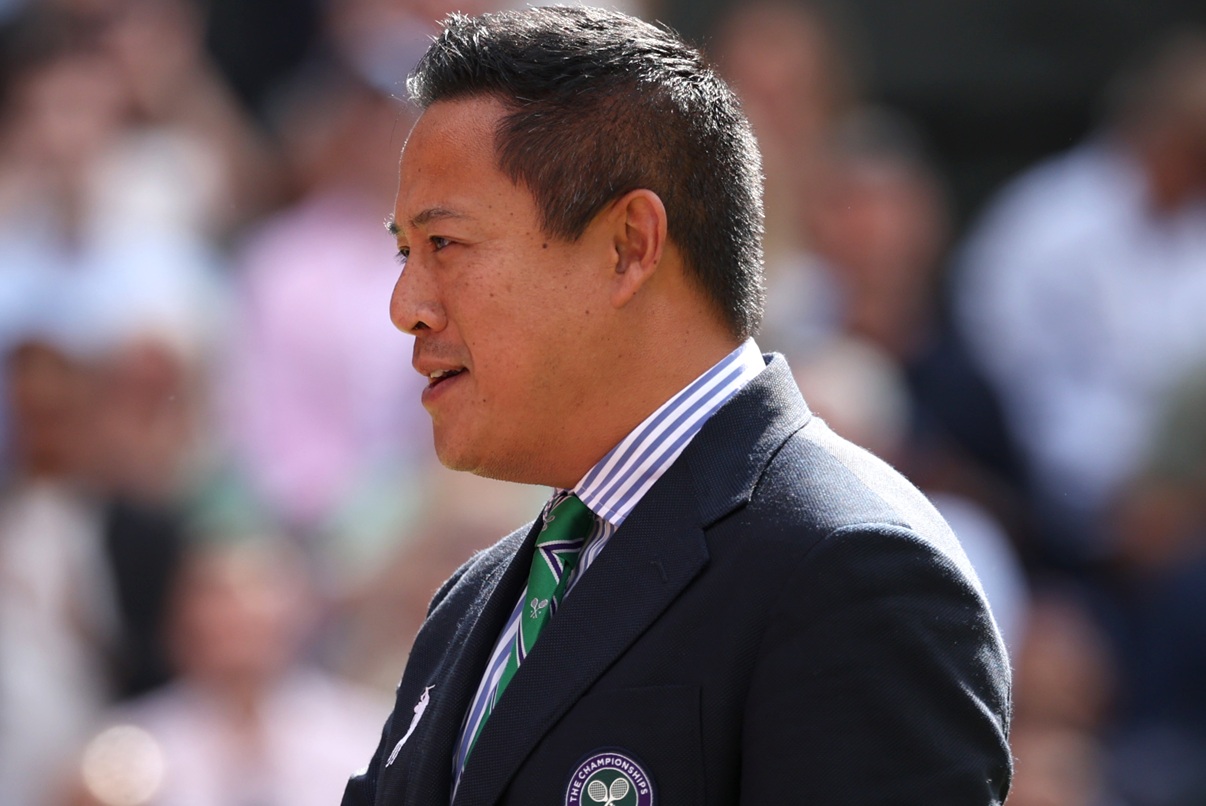 Sędziował wielkoszlemowe finały. Otrzymał królewskie odznaczenie