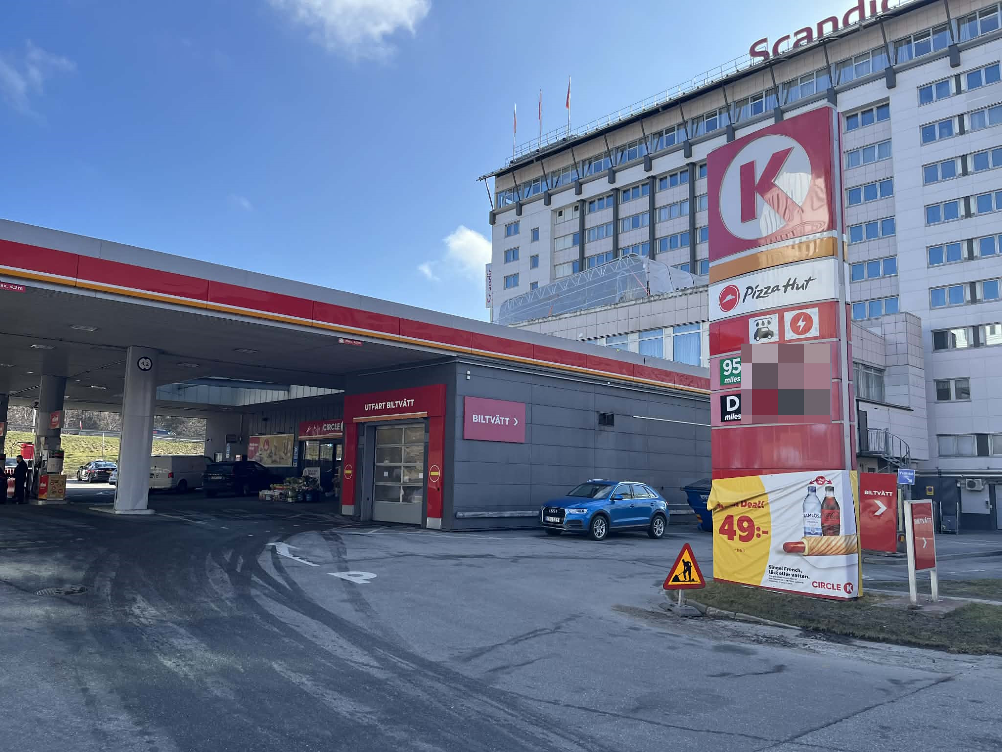 W Polsce ceny spadły. A w Szwecji? Tyle kosztuje paliwo