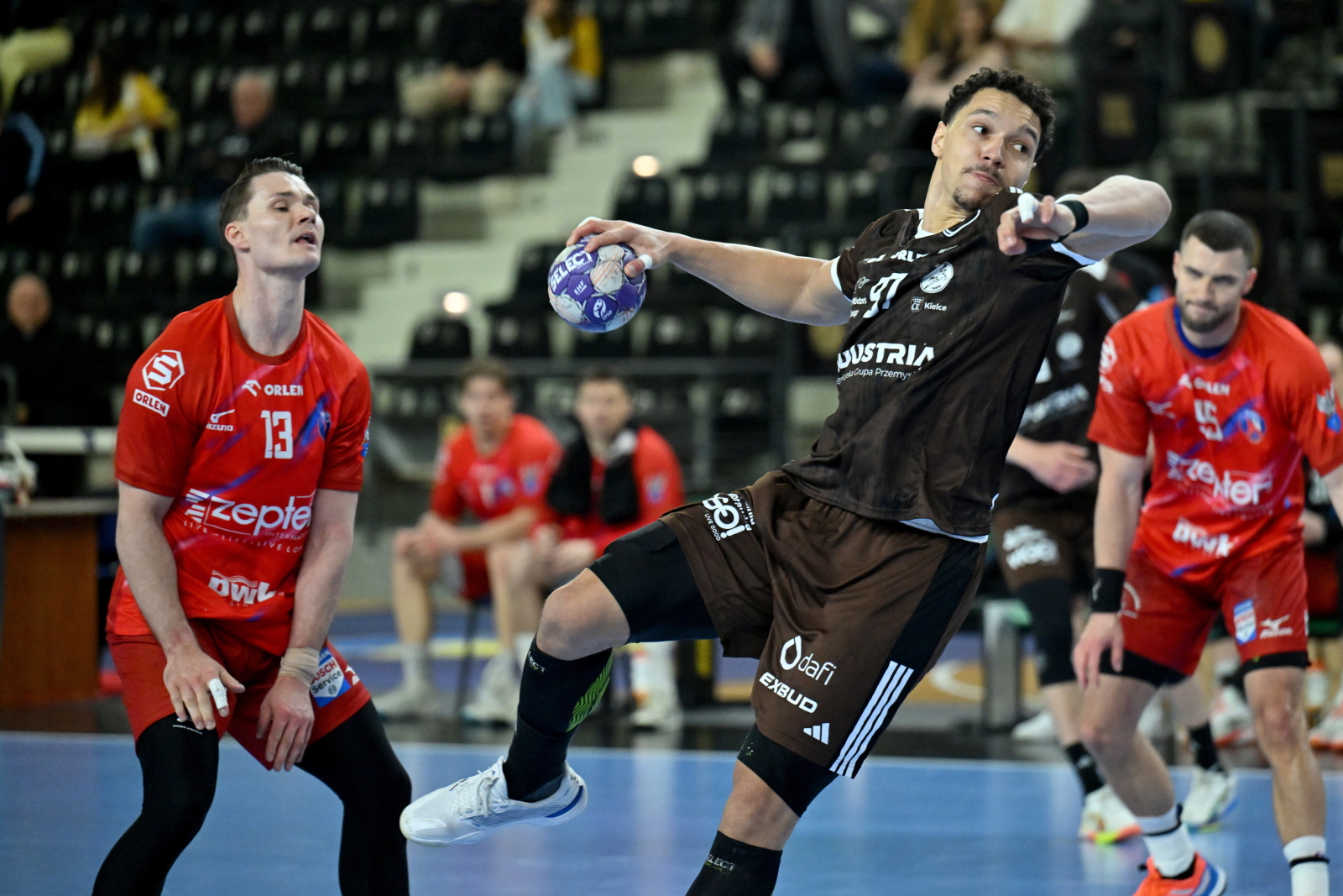 Zadanie wykonane. Industria znów górą