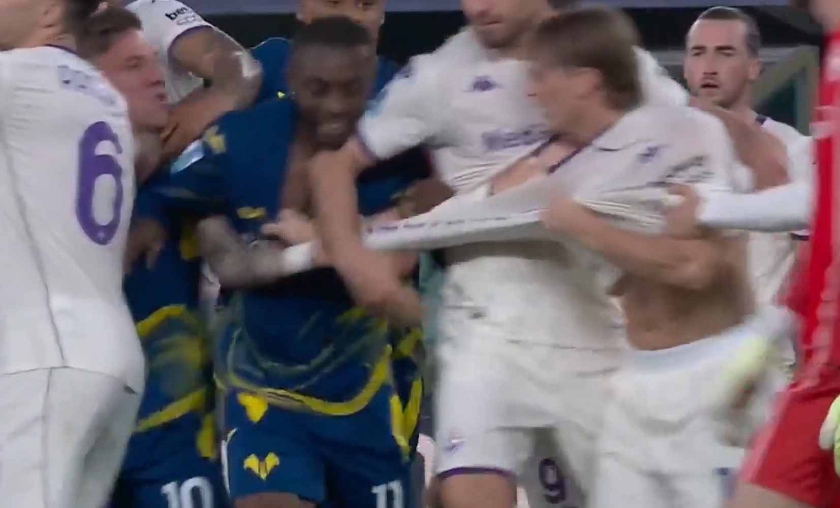 Sceny w meczu! Doszło do awantury i sędzia pokazał kartki [WIDEO]