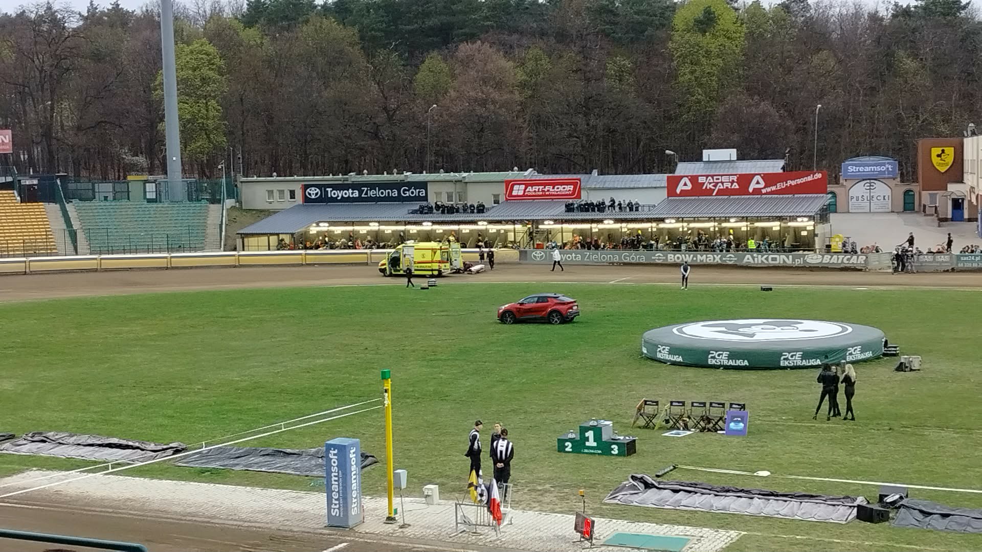 Żużel. Kolejny karambol w Zielonej Górze. Upadli Vaculik i junior