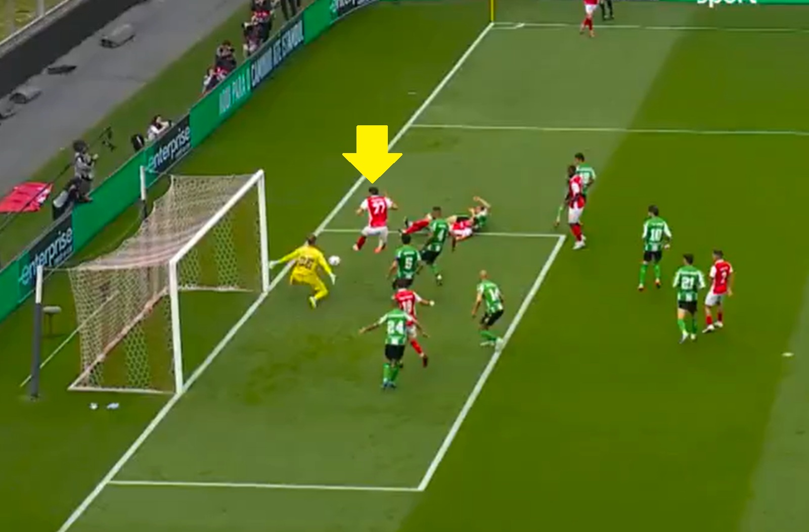 Zrobił to perfekcyjnie. Cudowny gol w Lidze Europy [WIDEO]