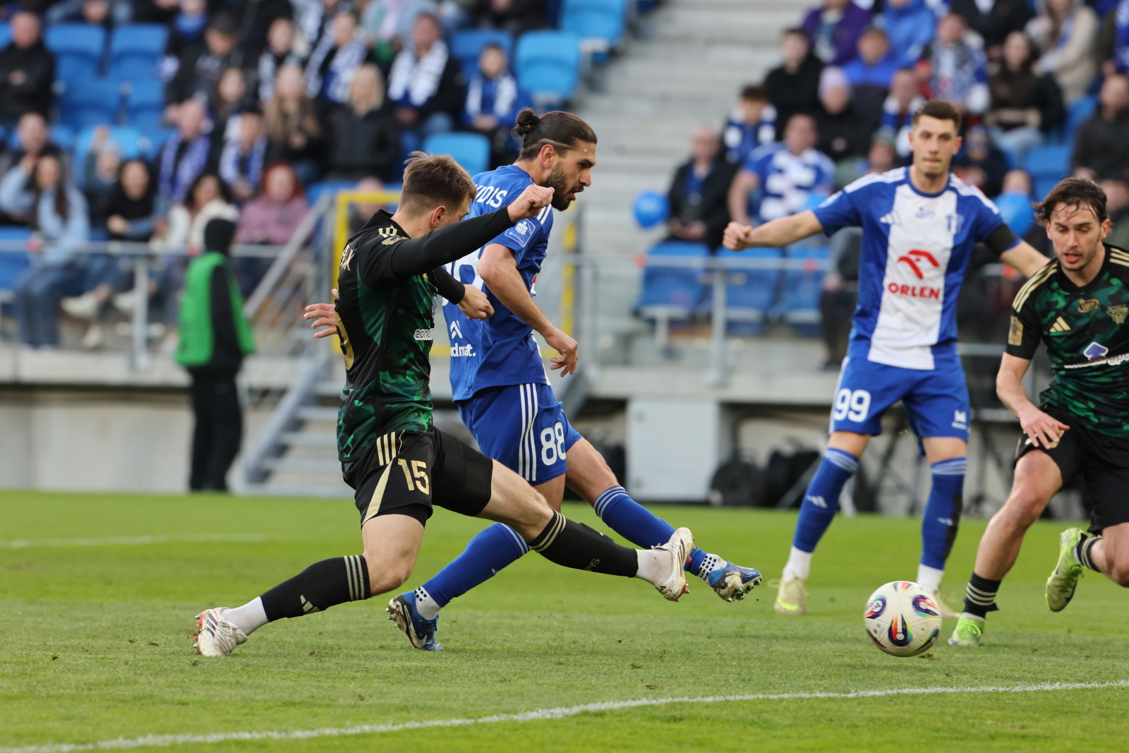 Antyfutbol w Płocku. Wisła wygrała z Lechią po swojemu