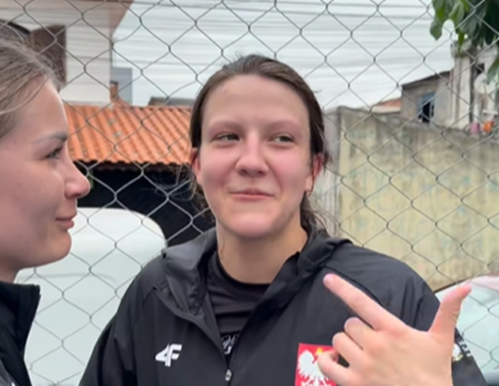 "Tam normalnie strzelają". Szokujące kulisy treningu Polaków