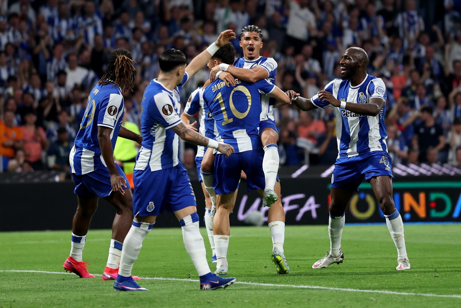 Liga portugalska. GD Estoril Praia - FC Porto. Gdzie oglądać na żywo, online?