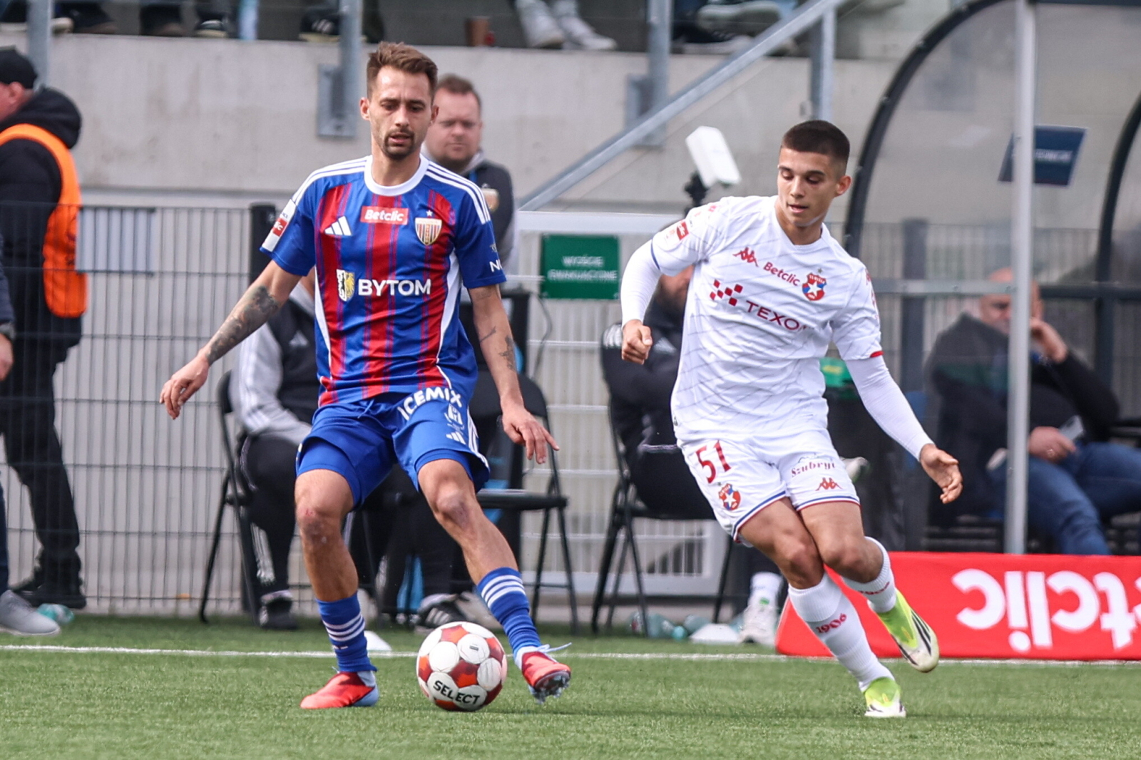 Oficjalnie: Wisła Kraków przedłużyła kontrakt z obrońcą