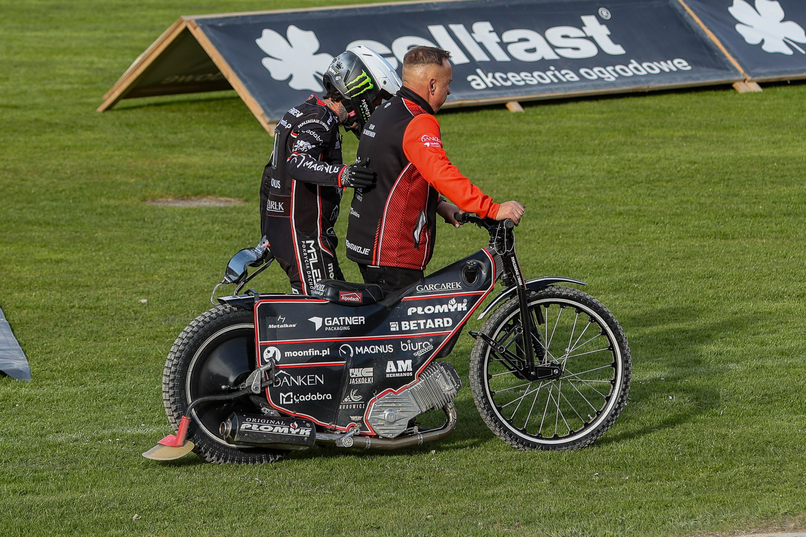 Żużel. Debiutant twarzą podwójnego sukcesu GKM-u. Ostrowski niesmak po laniu w Pile