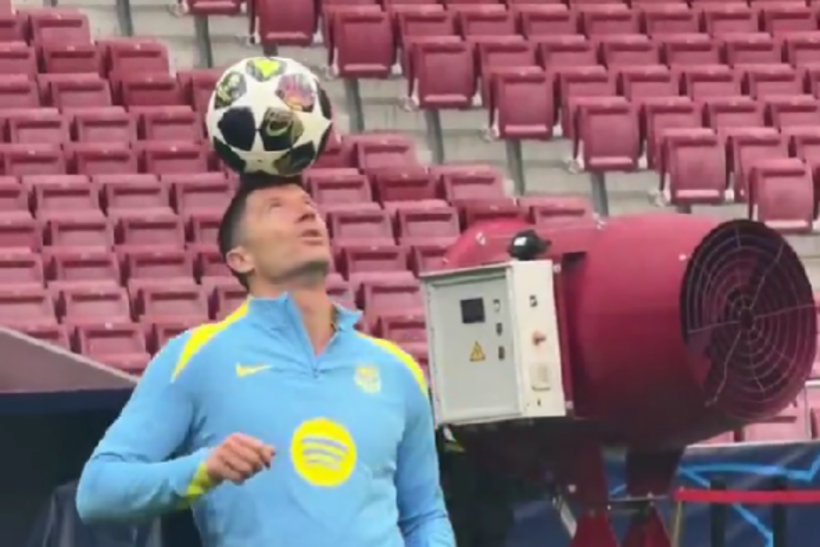 Ale technika. Nagranie z "Lewym" hitem