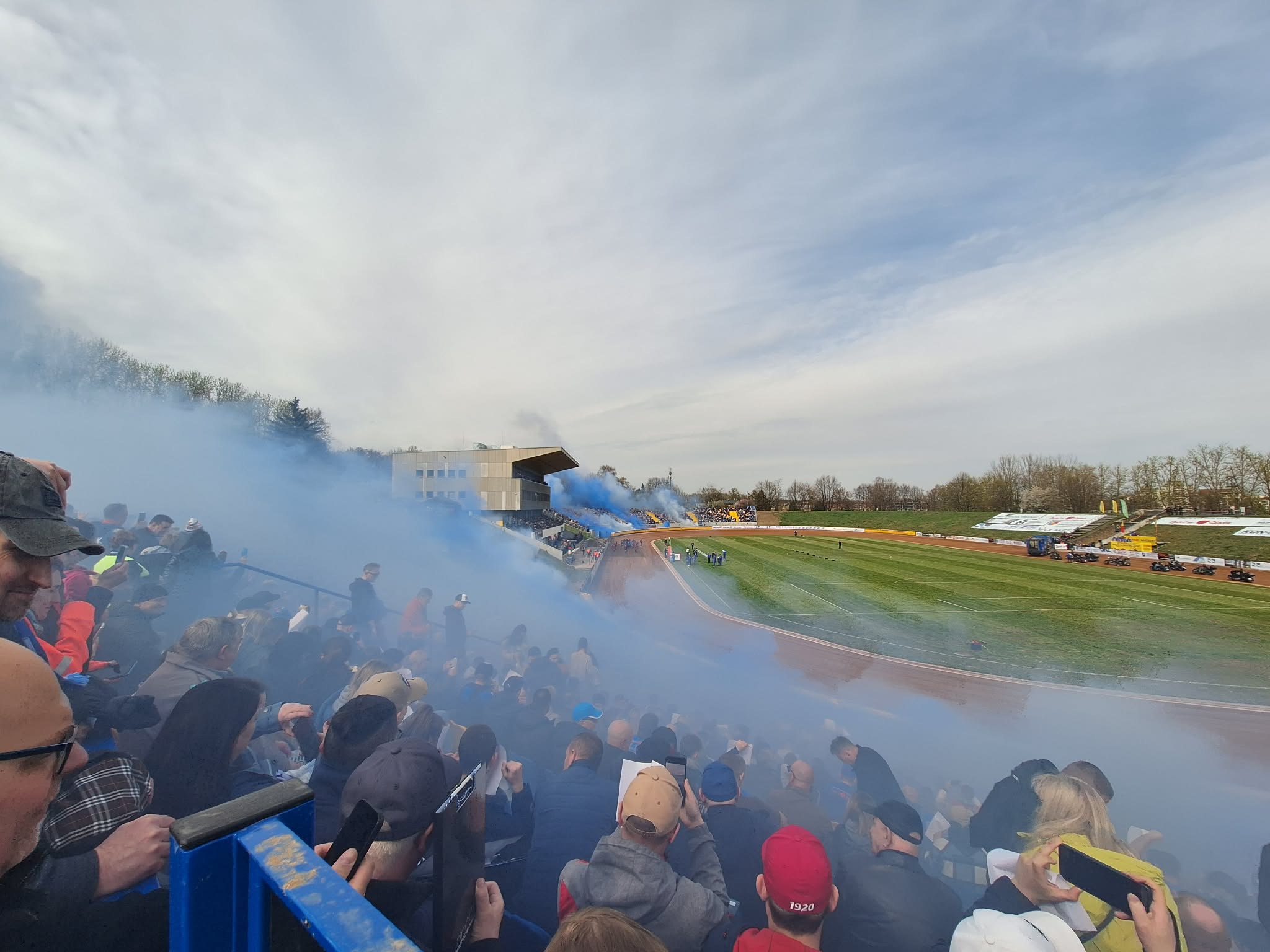 Tak wyglądał powrót żużla w Świętochłowicach. Pełen stadion, łzy i zwycięstwo
