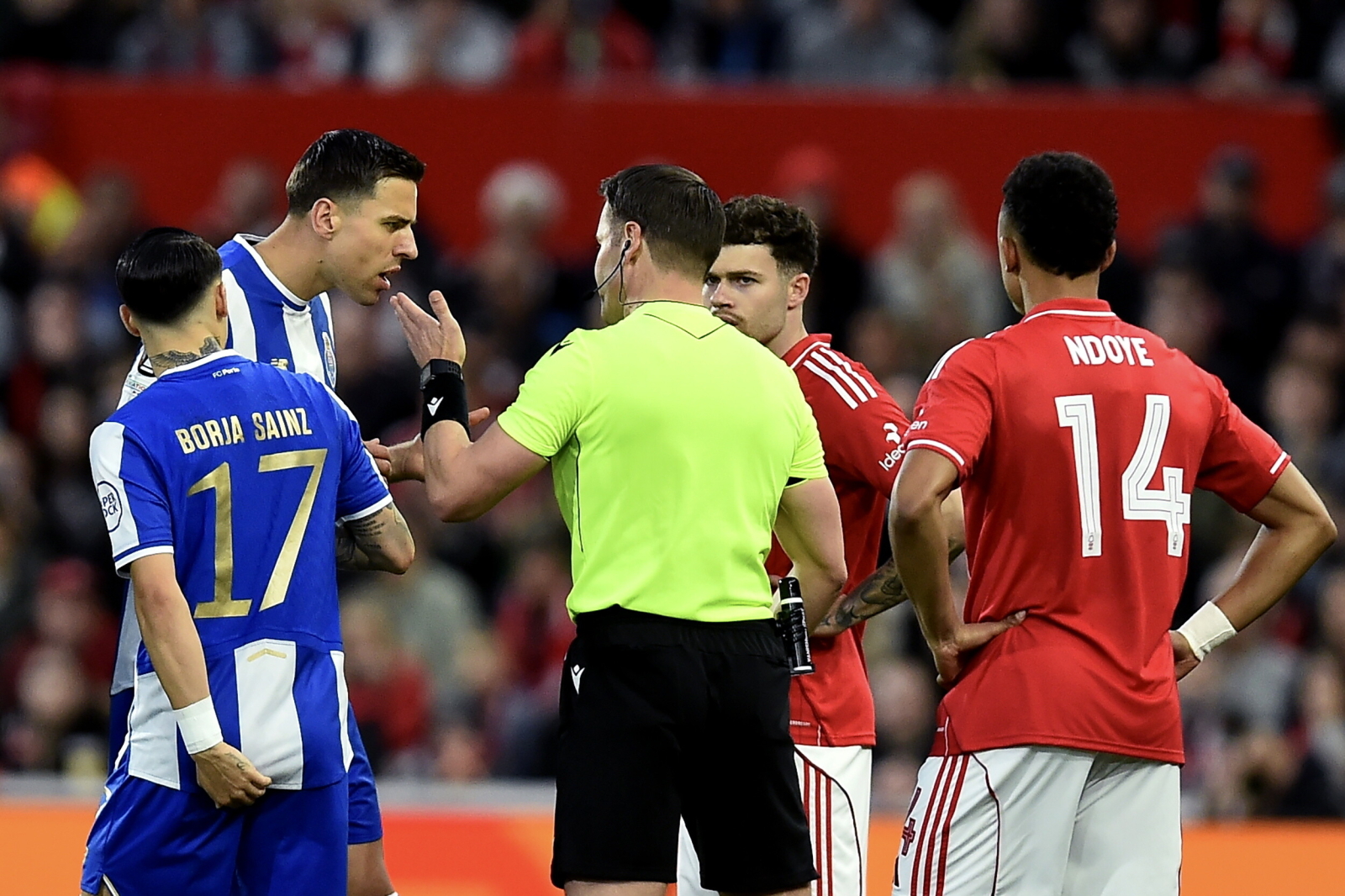 Jan Bednarek narozrabiał w Lidze Europy. Postrzelali w innych parach