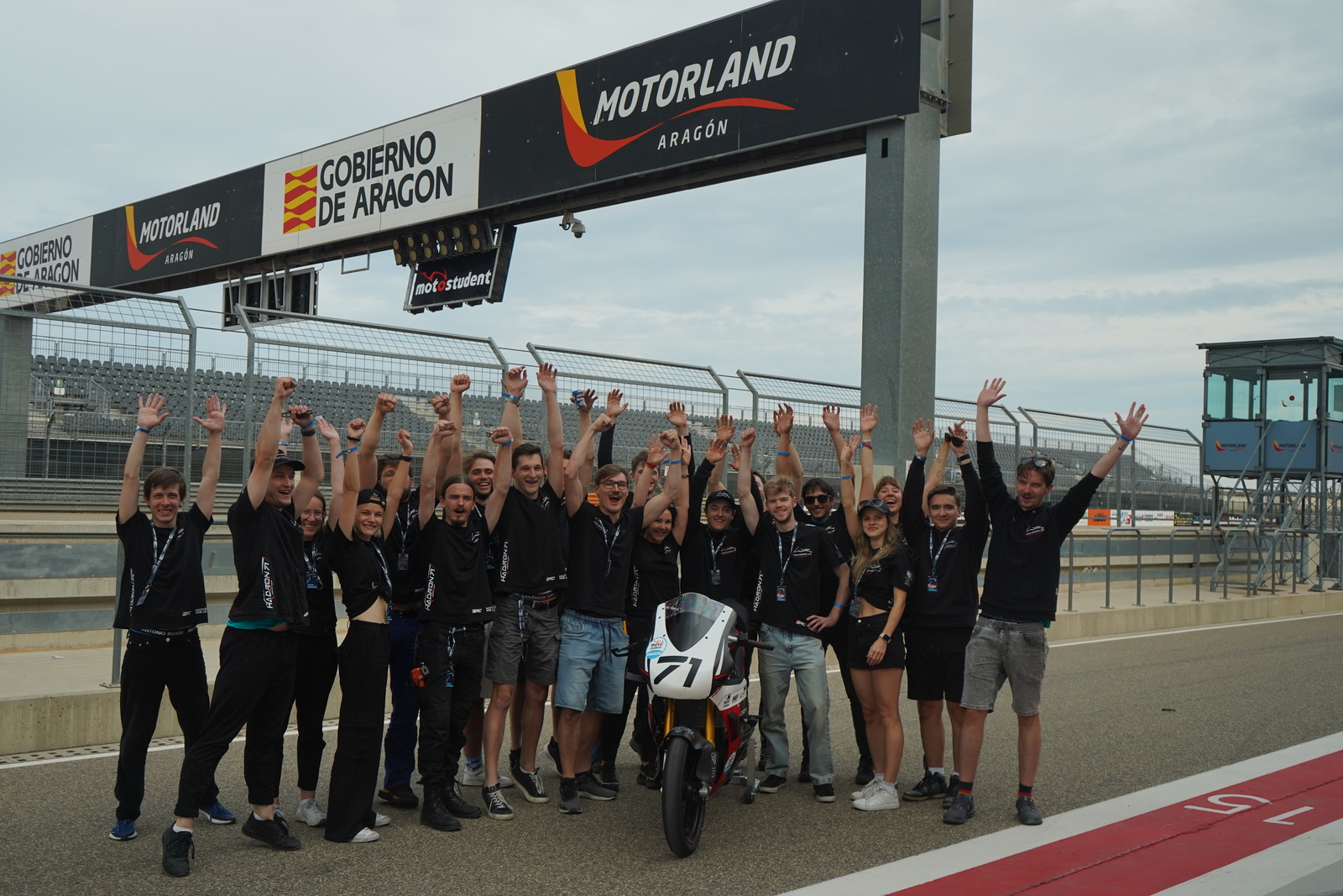 Z garażu prosto do Hiszpanii. Studenci z Wrocławia zbudowali motocykl