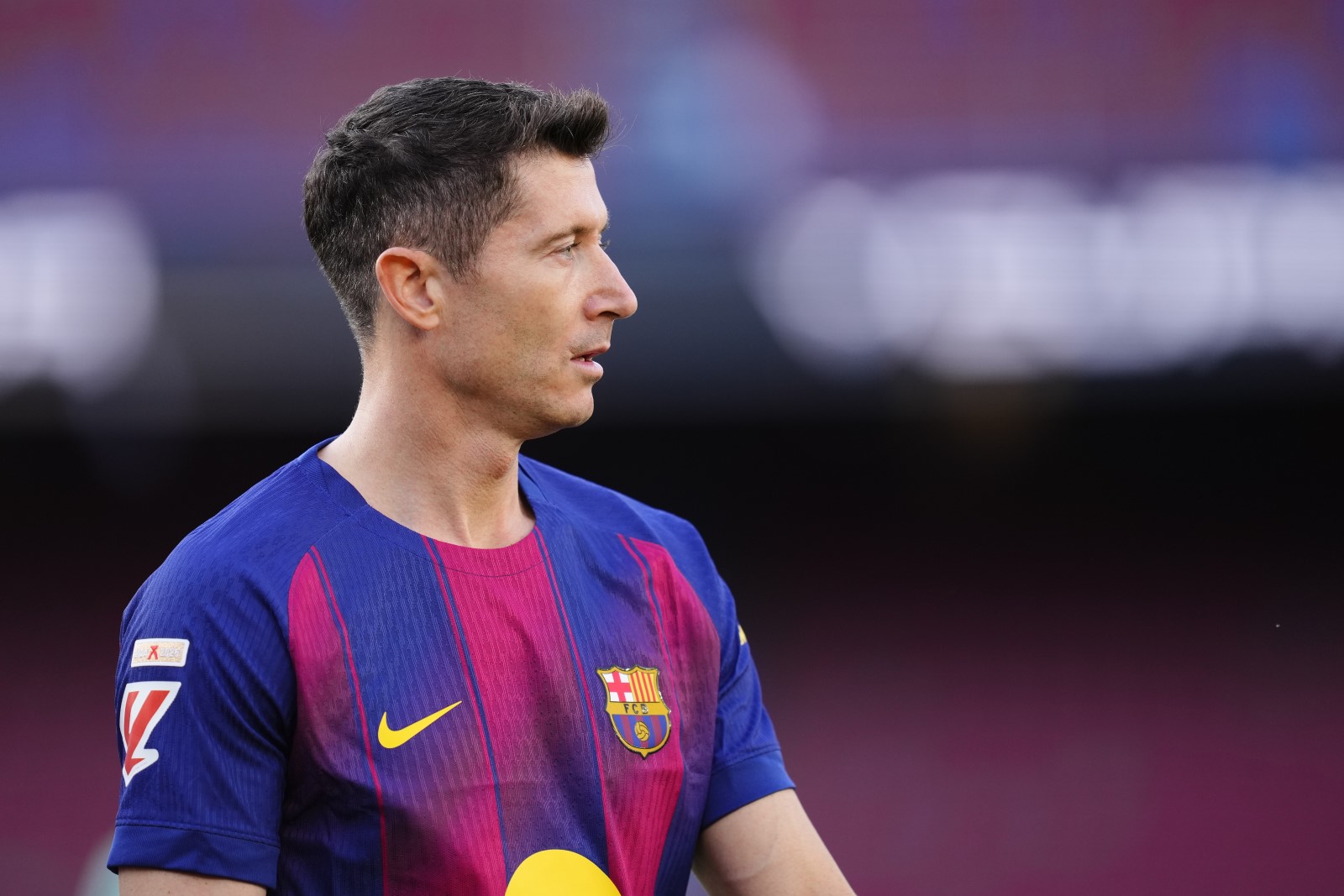 "Paraliżuje Lewandowskiego". Piszą o lukratywnych ofertach dla Polaka