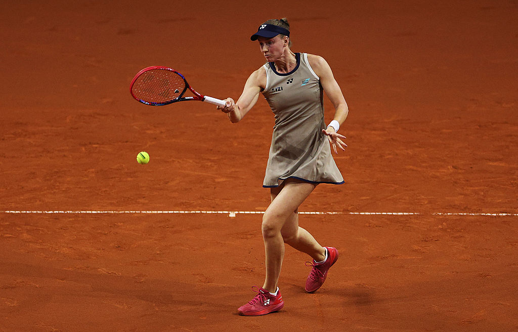 Pogromczyni Igi Świątek bezradna. Jelena Rybakina powalczy o tytuł