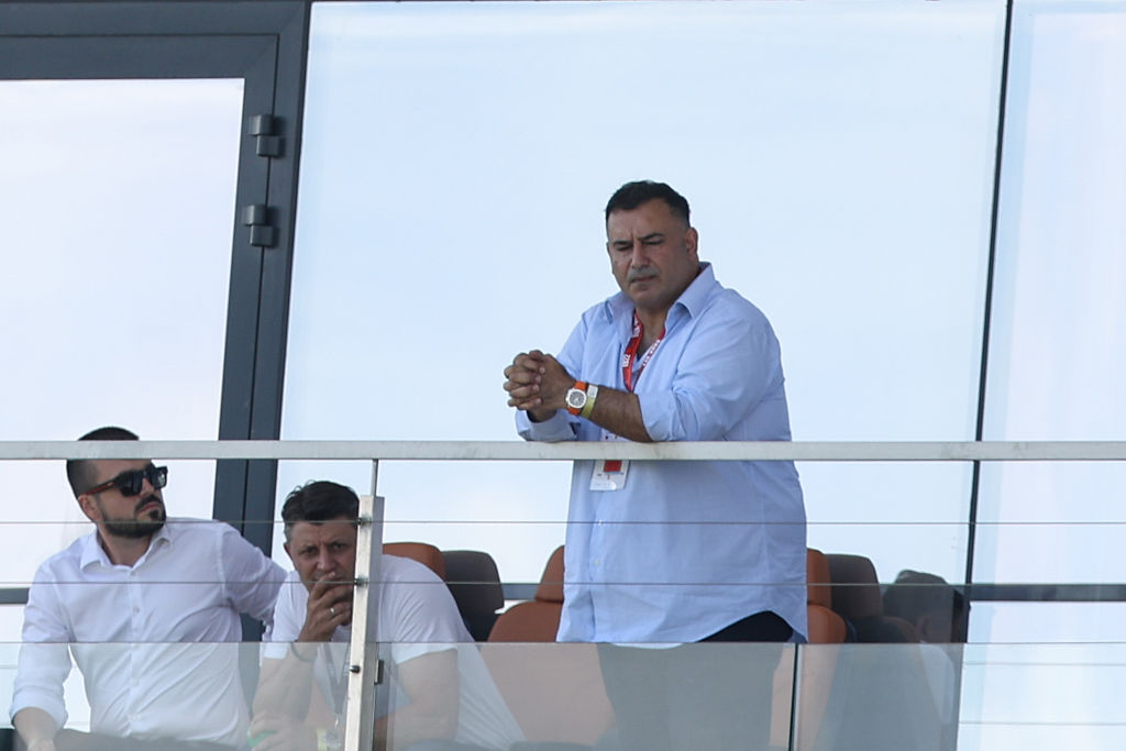 Alex Haditaghi zszedł do szatni Pogoni Szczecin. Wiadomo, co tam robił