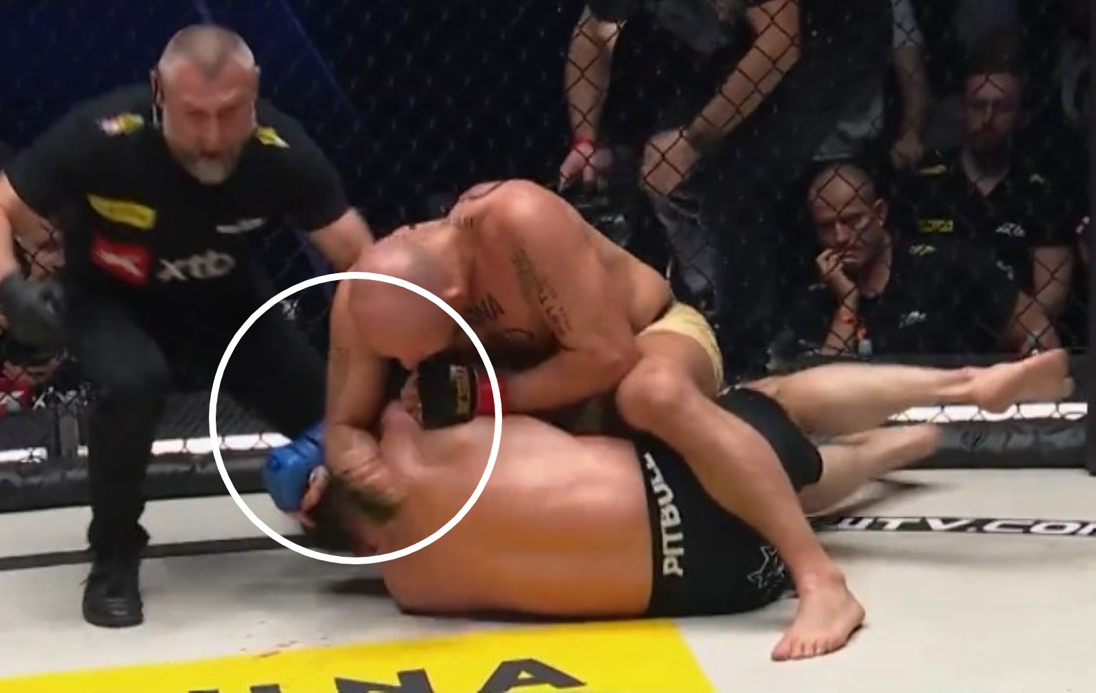 W taki sposób przegrał Chalidow. Była sekunda do końca, gdy sędzia przerwał walkę